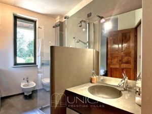 20250903_121824288_0.0