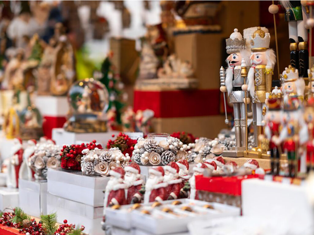 Christmas in Tuscany: Enchanted Castles, Refined Markets and Private Villas